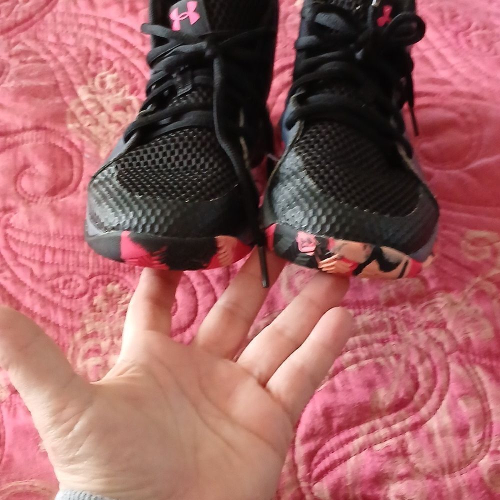 Under Armour  - Picture 3 of 5